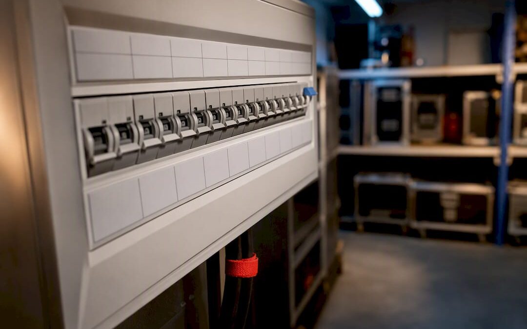 Partial distribution board with aligned labels
