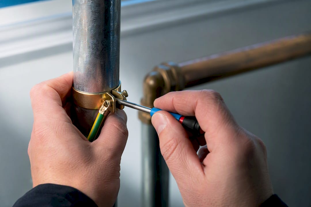 Bonding clamp secured to clean pipe